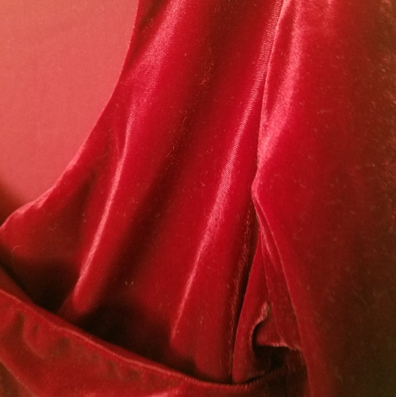 Red Velour top - Picture 3 of 4